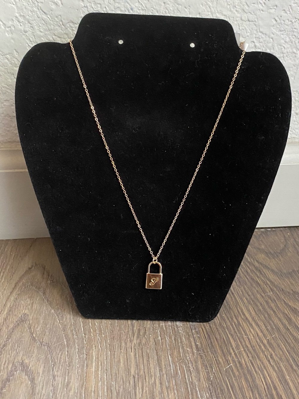 Elegant Gold Padlock Pendant Necklace